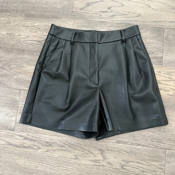 Aritzia Wilfred Black Faux Leather Effortless Shorts - Picture 1 of 4